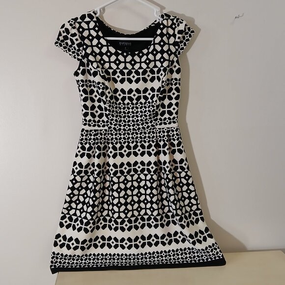 Black/off white geometrical design dress by Enfocus Studio - size 4 - Picture 1 of 8